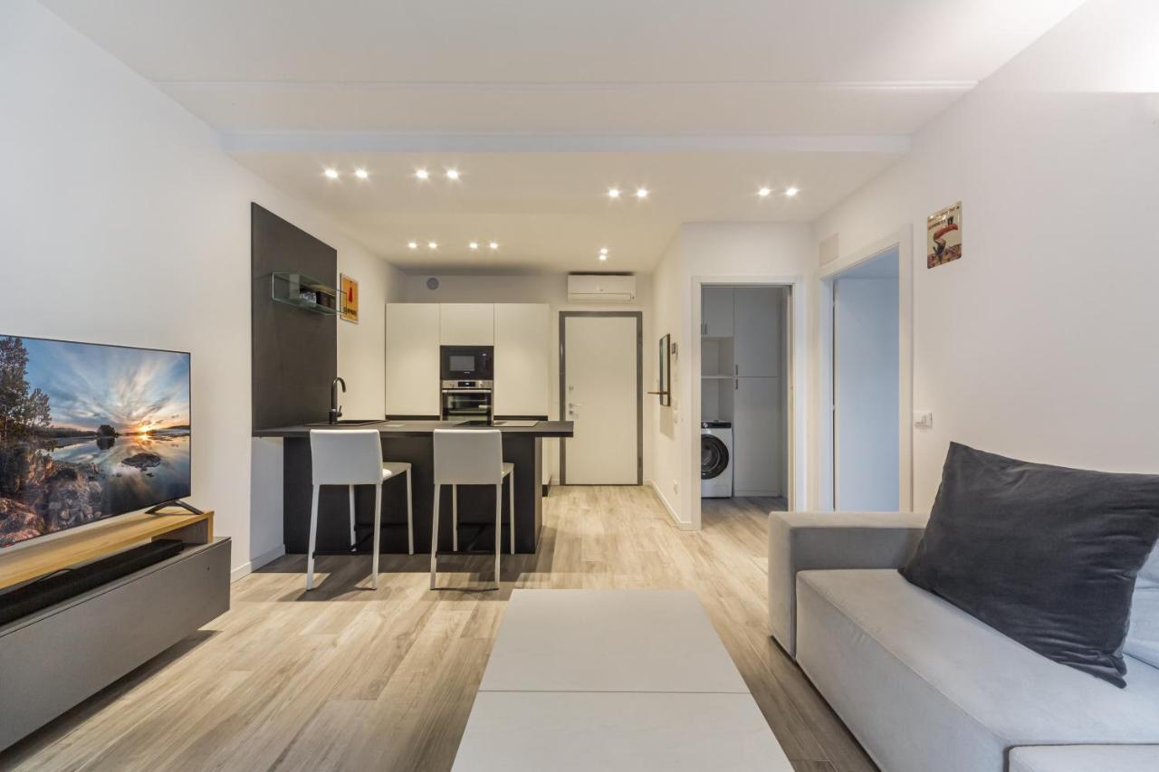 Comfy Apt With Private Parking & Balcony Mailand Exterior foto